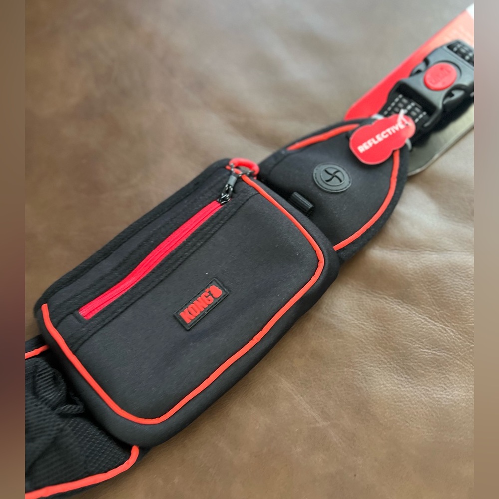 New with tags black kong Fanny pack